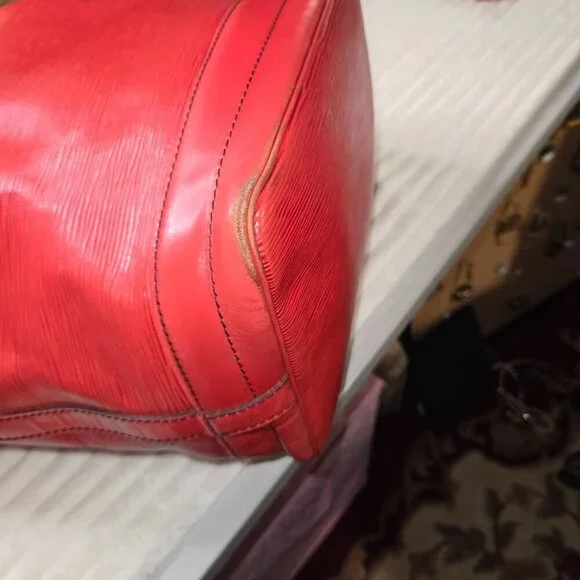 *Authentic* Louis Vuitton Epi Noe with matching wallet - Picture 8 of 16